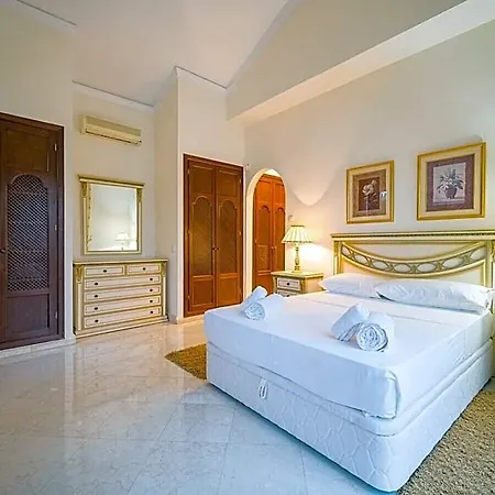 Moscu 13 Comfortable Villa